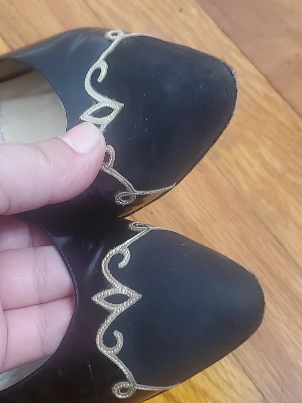 Bally Black Leather Pointed Slingback Heels with Gold Embroidery Sz 5.5